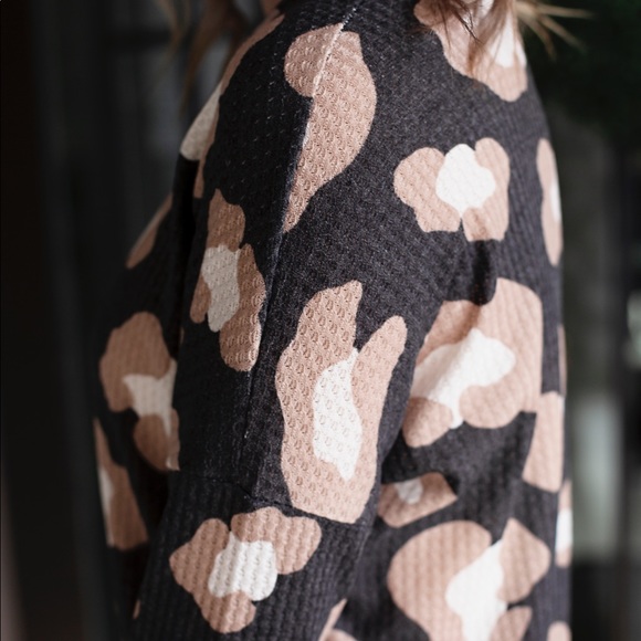 Waffle leopard tunic- charcoal - Picture 2 of 3